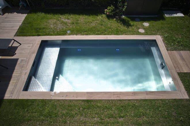 Piscine classique extérieure