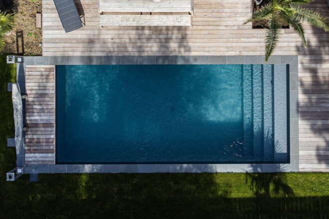 Piscine extérieure naturelle