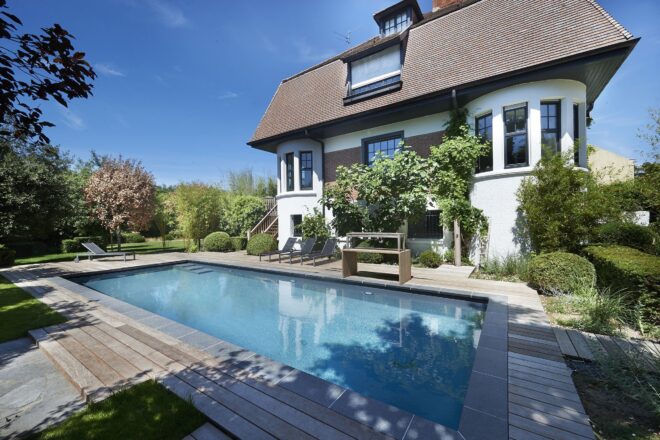 Piscine <10m² avec escalier d'angle quart de rond