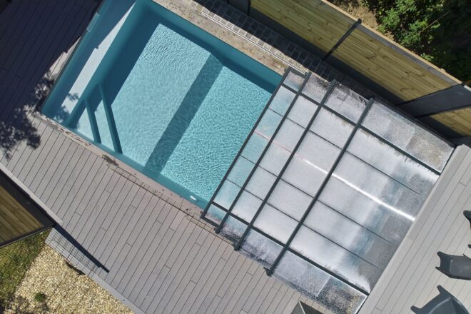 Piscine 8,00 x 3,50 m avec abri concept Outdoor