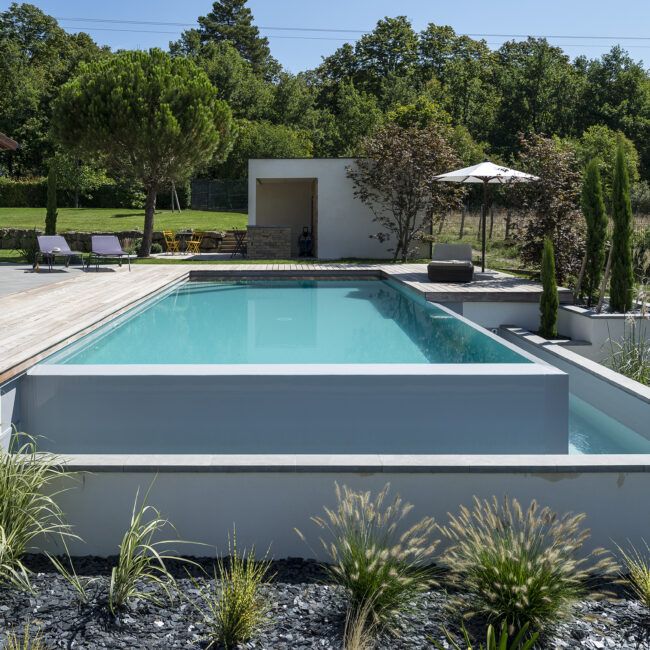 Piscine contemporaine creusée