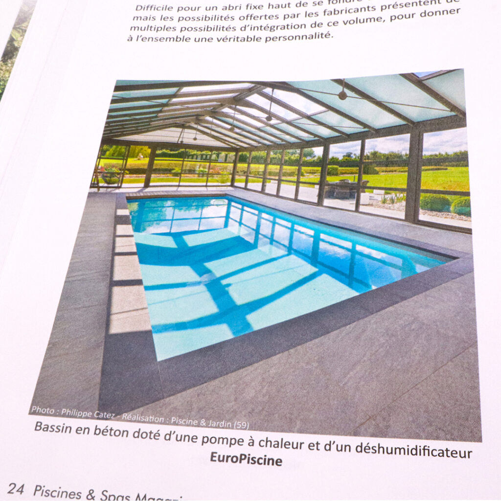 Piscine minimaliste du numéro de Piscines & Spas magazine de décembre 2024 et février 2025 réalisé par Piscine & Jardin