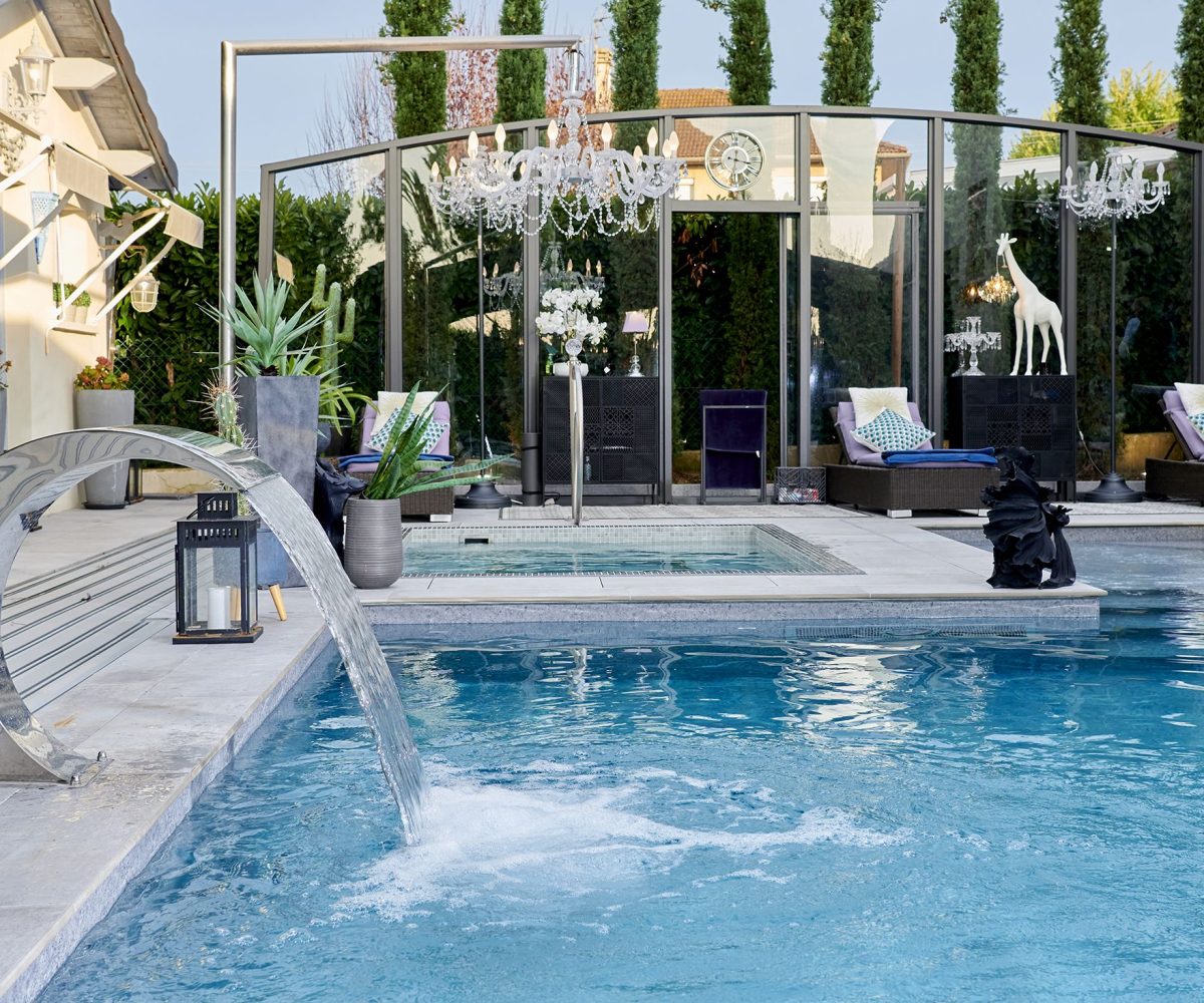 Transformation d'une piscine Luxe et construction d'un spa avec abri sur mesure