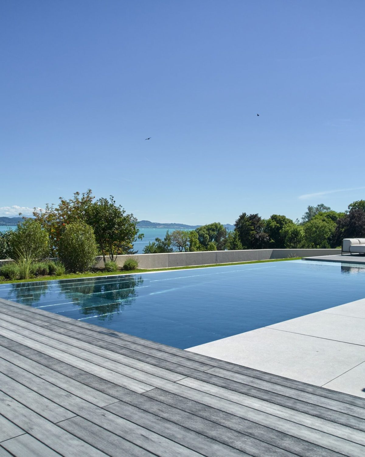 Piscine à débordement en inox