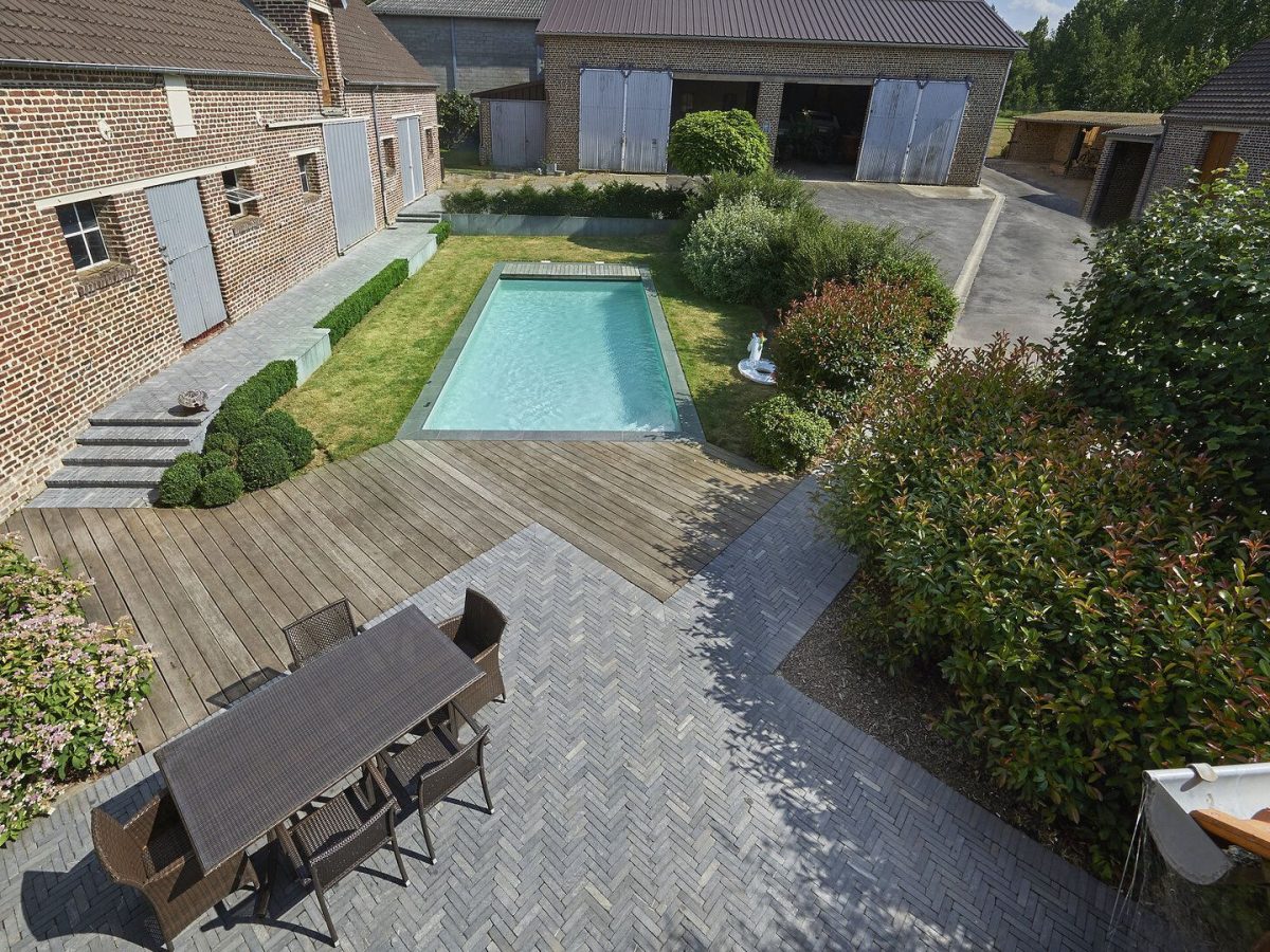 Piscine avec jardin dans demeure de charme