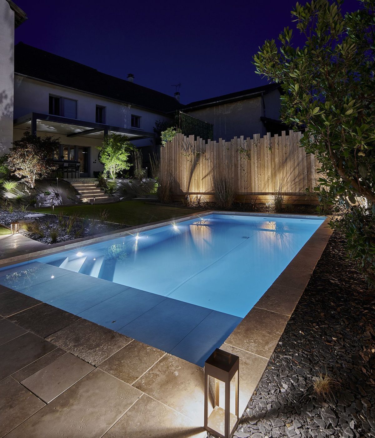 Piscine avec spots led de nuit